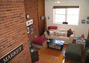 108 Central St, Unit 106 in Somerville, MA - Foto de edificio - Building Photo