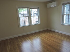 4 Emmons Pl, Unit 1 in Cambridge, MA - Foto de edificio - Building Photo