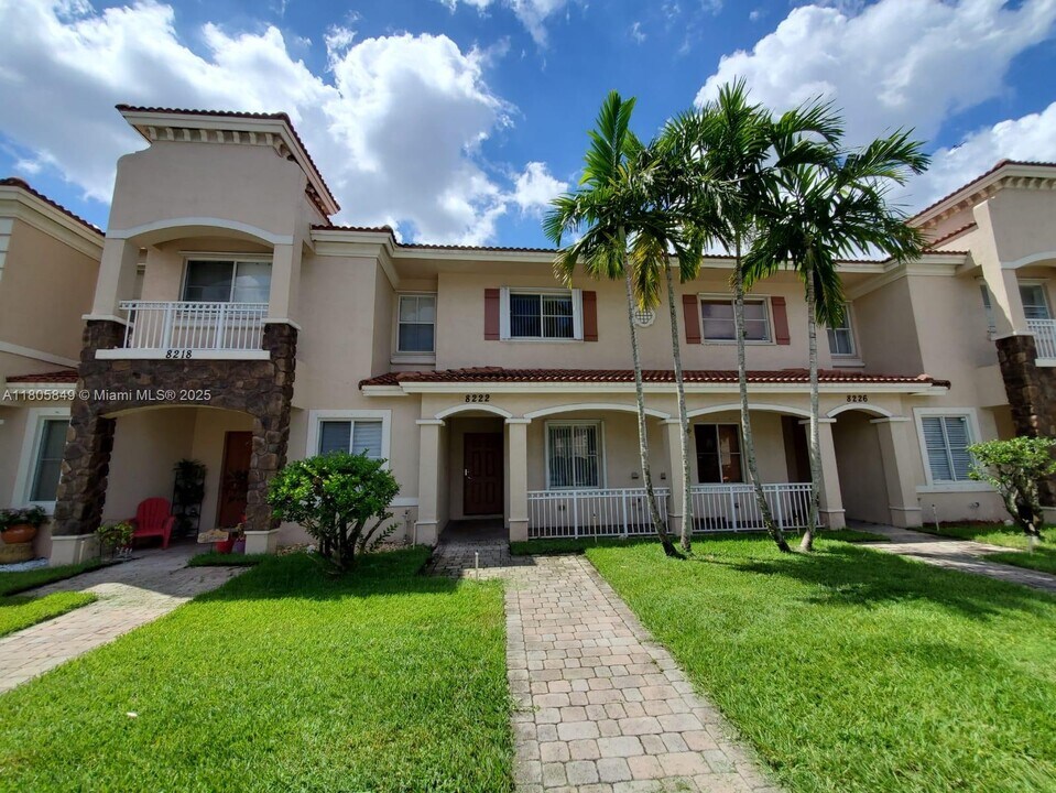 8222 SW 27th St in Miramar, FL - Building Photo