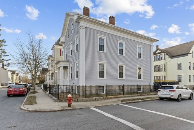 65 Chestnut St, Unit 1 in New Bedford, MA - Building Photo - Building Photo