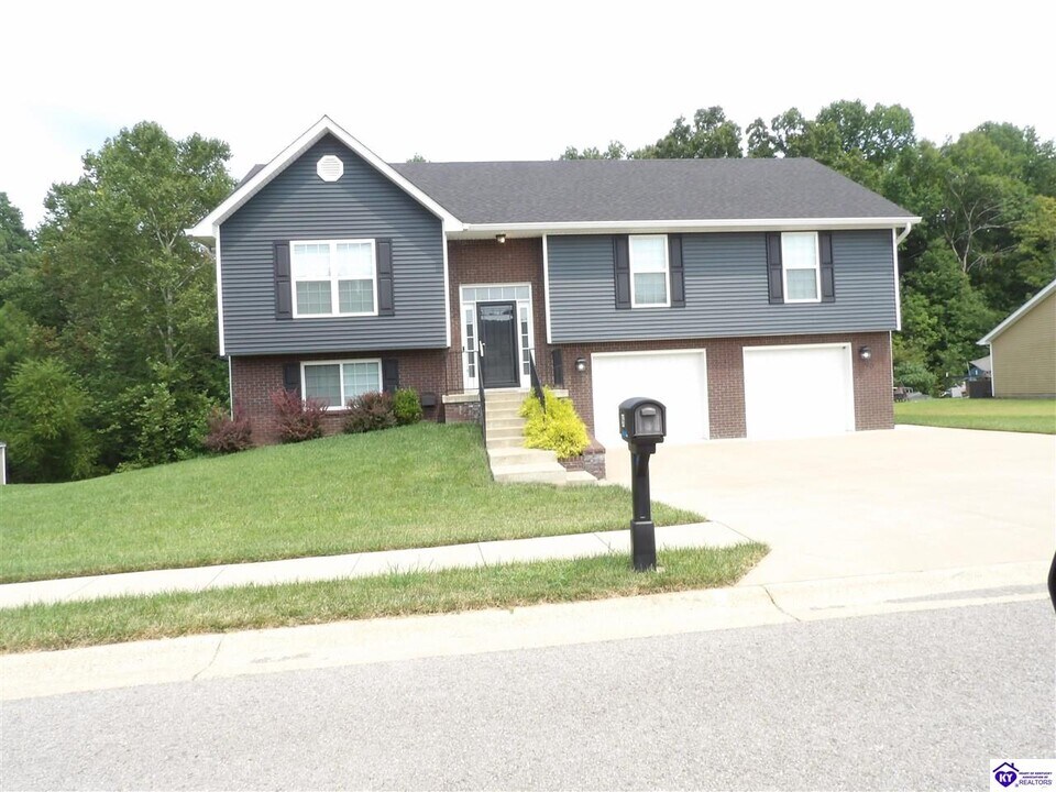 96 Boone Trce in Radcliff, KY - Building Photo