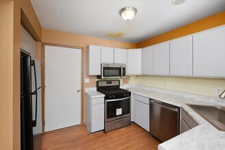 118 Cambrian Ct in Roselle, IL - Building Photo - Building Photo