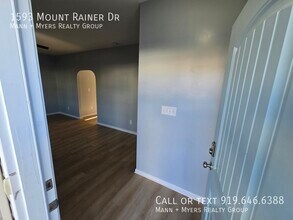1593 Mount Rainer Dr in Fayetteville, NC - Building Photo - Building Photo