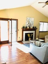 212 Yorktown Dr in Clifton Park, NY - Foto de edificio - Building Photo
