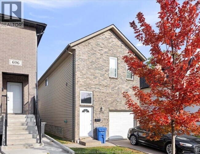 700 Bridge Ave in Windsor, ON - Building Photo - Building Photo