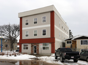 10665 96th St NW in Edmonton, AB - Building Photo - Building Photo