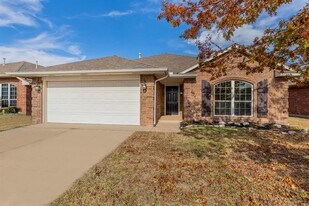 11645 SW 11th St in Yukon, OK - Building Photo