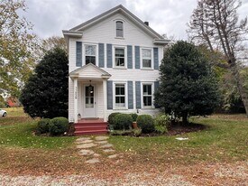 11930 Main Rd in East Marion, NY - Building Photo