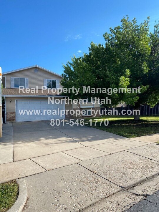 1778 W 250 N in West Point, UT - Building Photo