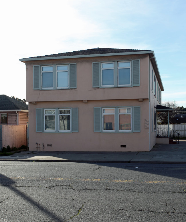 566 San Bruno Ave W in San Bruno, CA - Foto de edificio - Building Photo