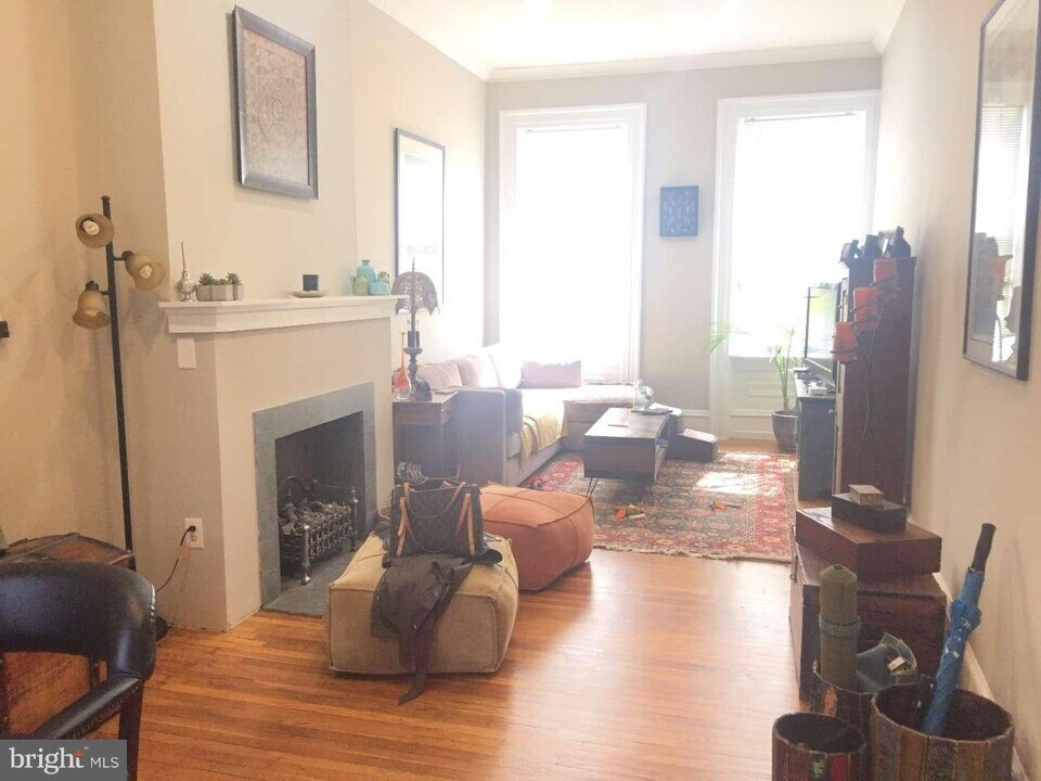 2225 Spruce St-Unit -1 in Philadelphia, PA - Building Photo