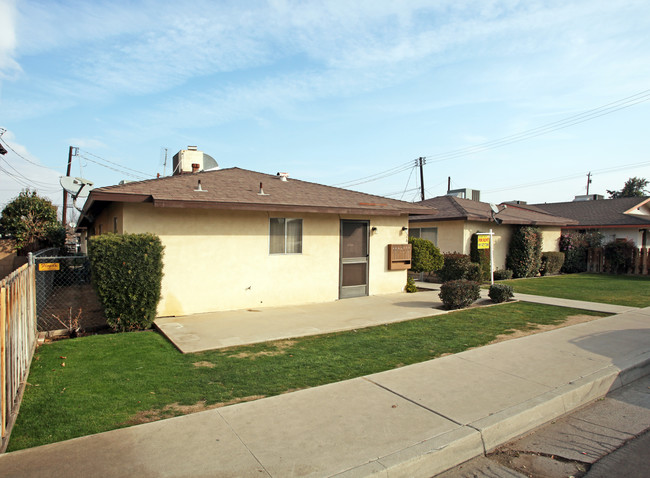 826 30th St in Bakersfield, CA - Foto de edificio - Building Photo