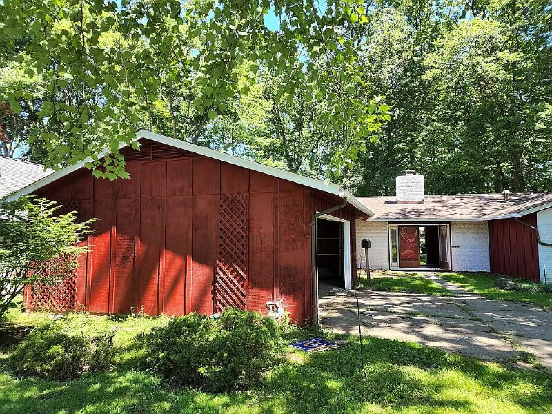 724 Wyleswood Dr in Berea, OH - Building Photo