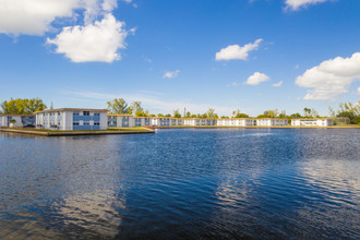 Stillwater Cove in Naples, FL - Building Photo - Building Photo