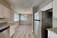 16919 Cairnloch St photo'