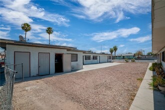 2227 Stewart Ave in Las Vegas, NV - Foto de edificio - Building Photo