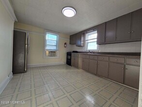 24 Rector Pl-Unit -24B in Red Bank, NJ - Building Photo - Building Photo