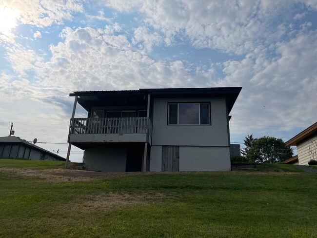 property at 1031 W Lakeside Dr