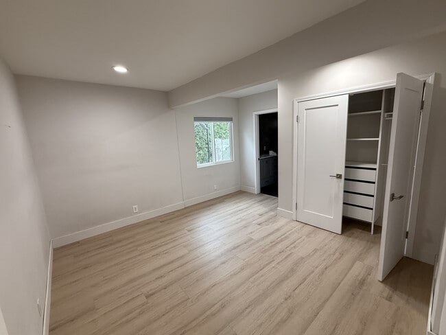 14622 Huston St in Sherman Oaks, CA - Building Photo - Building Photo