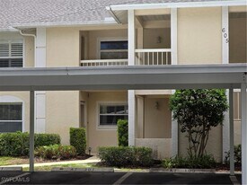 605 Squire Cir in Naples, FL - Building Photo