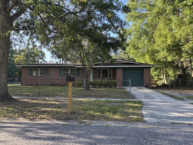 7525 Sharbeth Dr S in Jacksonville, FL - Building Photo - Building Photo