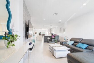 5050 NW 116th Ct in Doral, FL - Building Photo - Building Photo