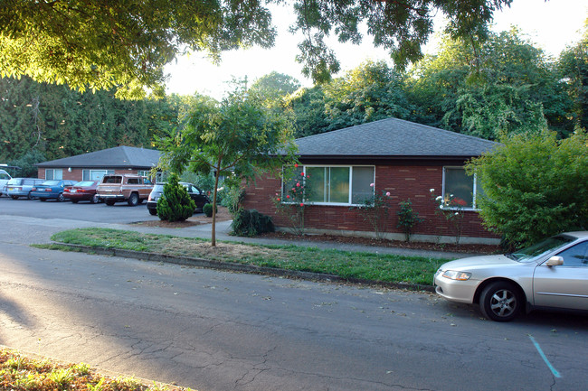 3386 SE Waverleigh Blvd in Portland, OR - Building Photo - Building Photo