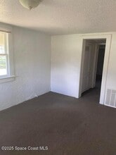 4375 U.S. Rte 1 in Mims, FL - Foto de edificio - Building Photo