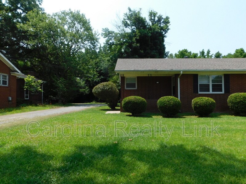 6119 Tuckaseegee Rd in Charlotte, NC - Building Photo