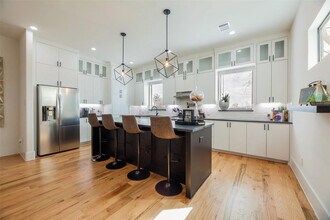 Room in Duplex on Avenue L in Dallas, TX - Building Photo - Building Photo