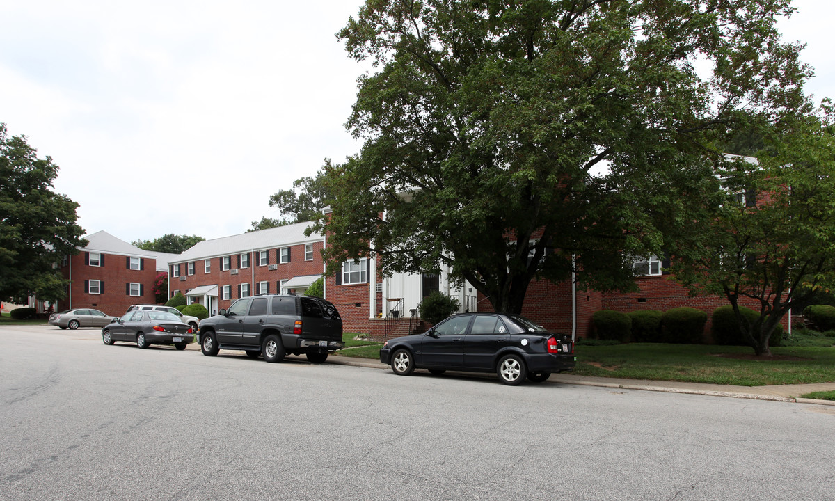 Cameron Village Apartments in Raleigh, NC - Building Photo