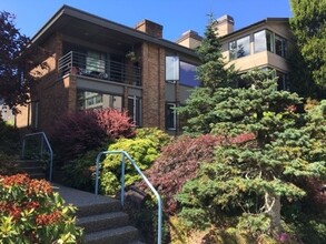 1619 Apartments in Seattle, WA - Building Photo - Interior Photo