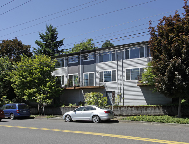 5311 SW Corbett Ave in Portland, OR - Foto de edificio - Building Photo