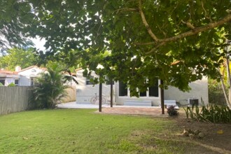 460 NE 76th St in Miami, FL - Building Photo - Building Photo