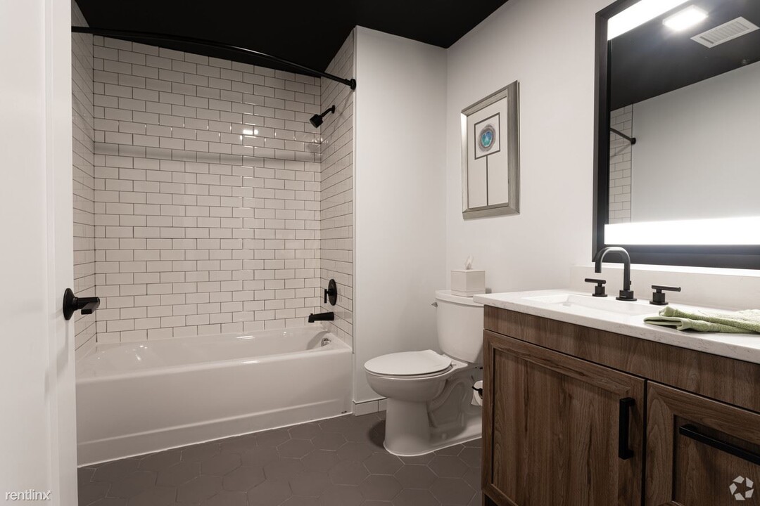 246 S Huntington Ave in Boston, MA - Building Photo