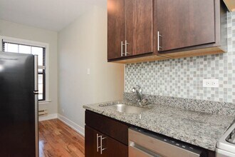 2907 N Mildred Ave in Chicago, IL - Building Photo - Building Photo