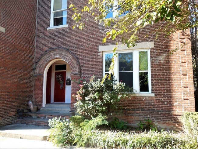 property at 603 N 6th St