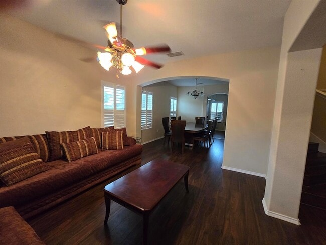 123 Veracruz Dr in Laredo, TX - Building Photo - Building Photo