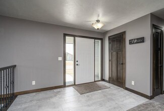 4317 S Alpine Ave in Sioux Falls, SD - Foto de edificio - Building Photo