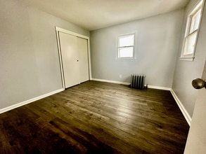 680 Stamp Dr in Elkhart, IN - Foto de edificio - Building Photo