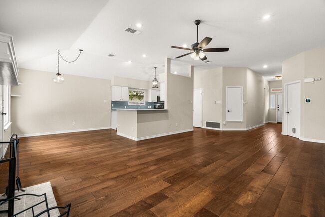 13117 Broughton Way in Austin, TX - Building Photo - Building Photo