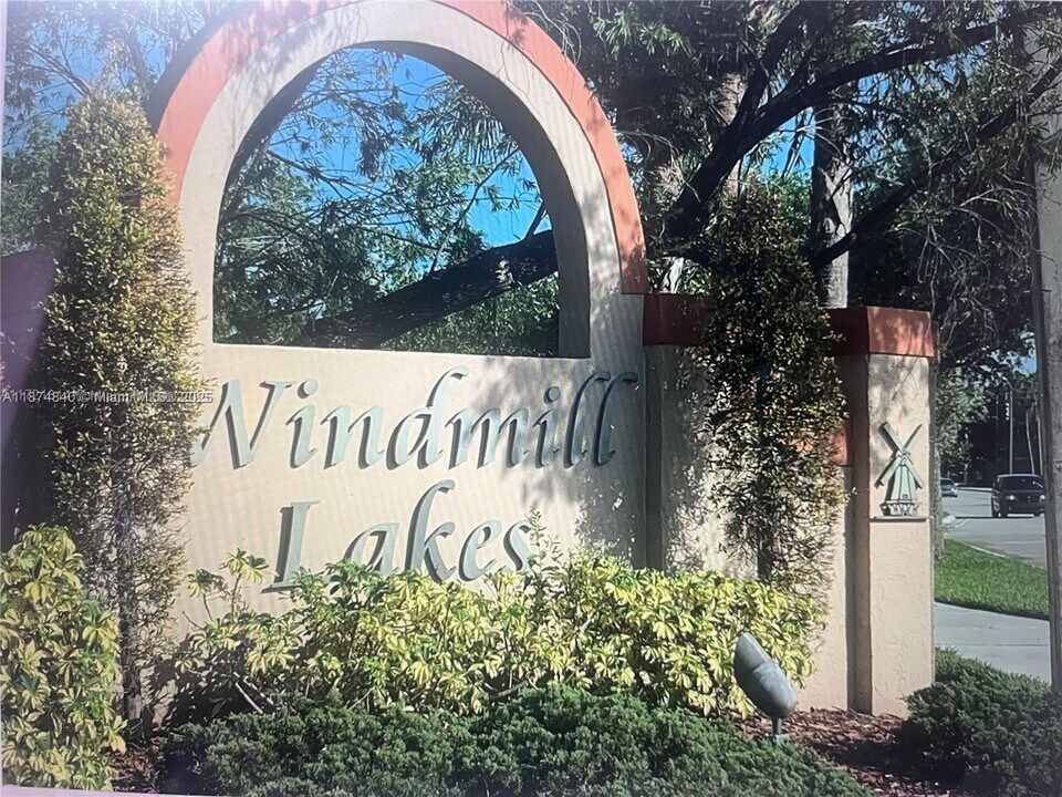8710 SW 3rd St in Pembroke Pines, FL - Building Photo