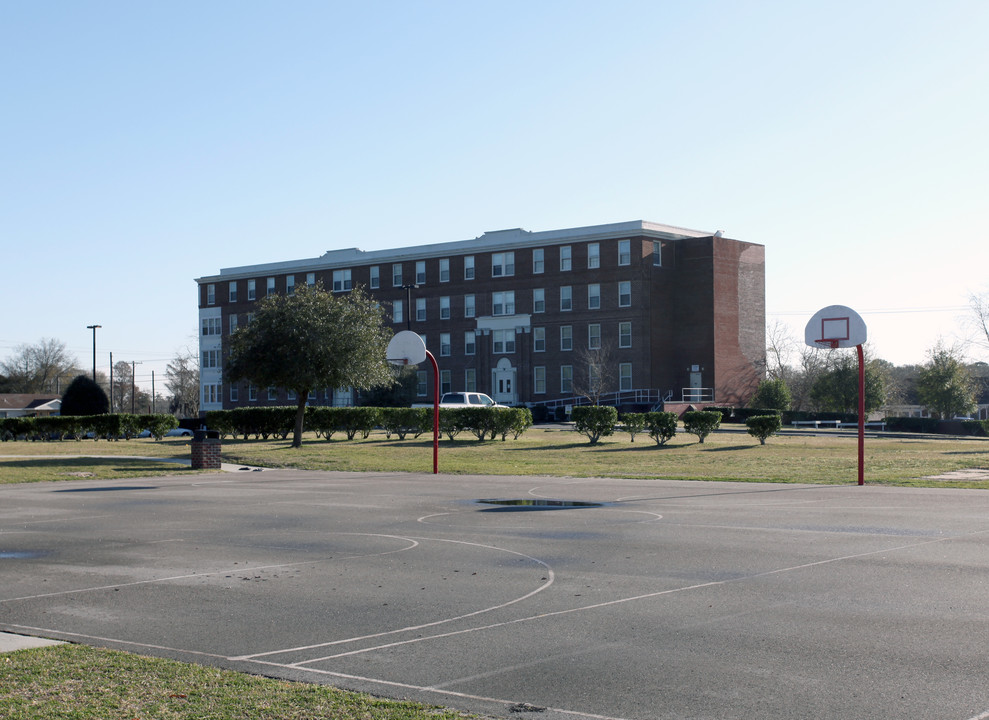 James A Walker Apartments in Wilmington, NC - Building Photo