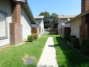 1555 E Fairfield Ct in Ontario, CA - Building Photo - Building Photo