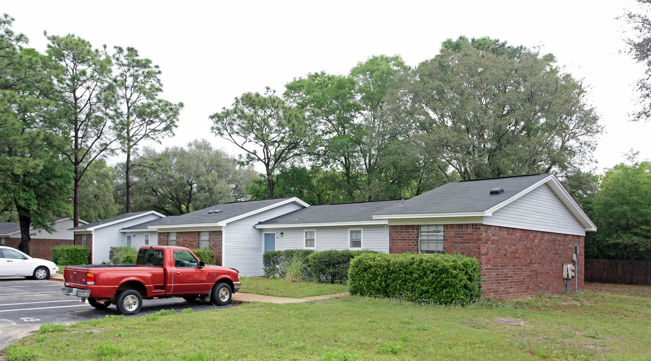 Regency Arms Apartments in Milton, FL - Building Photo