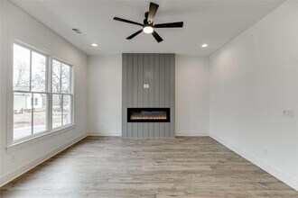 5631 W Pine St in Flowery Branch, GA - Building Photo - Building Photo