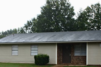 Eastridge Apartments in Greensboro, AL - Building Photo - Building Photo