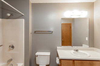 Walnut Creek Apartments in Newton, IA - Building Photo - Interior Photo