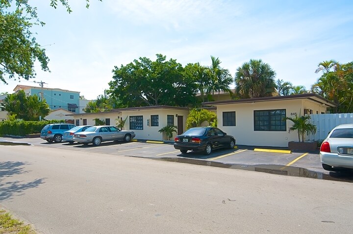 844-845 NE 17th Way in Fort Lauderdale, FL - Foto de edificio