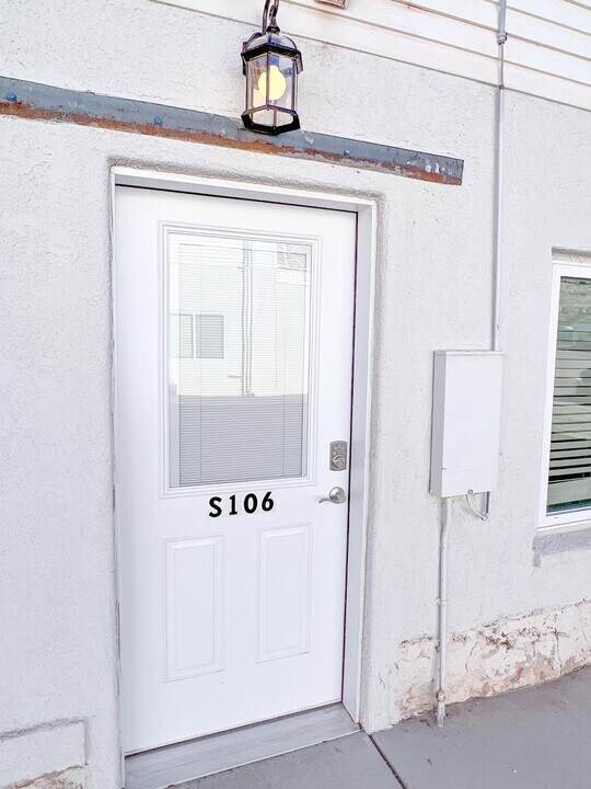 1060 N Louis St in Hildale, UT - Building Photo